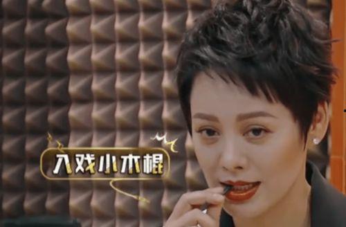 娱乐吃瓜配音演员是谁呀,揭秘配音演员背后的故事
